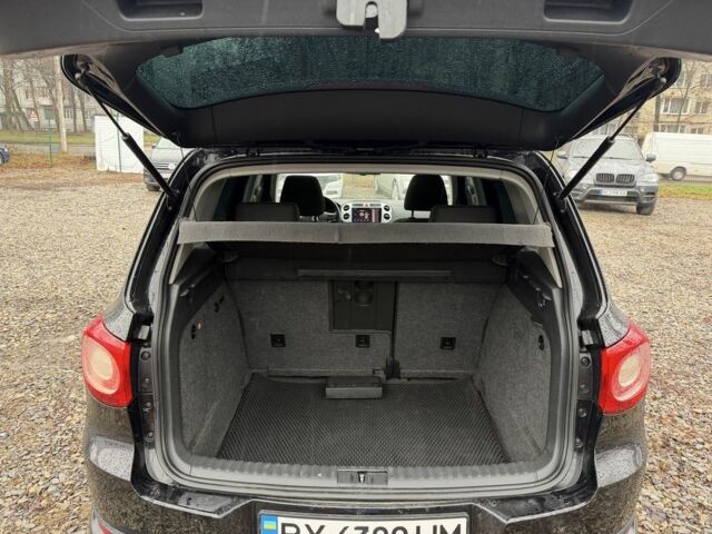 Черный Фольксваген Тигуан, объемом двигателя 2 л и пробегом 269 тыс. км за 10300 $, фото 8 на Automoto.ua