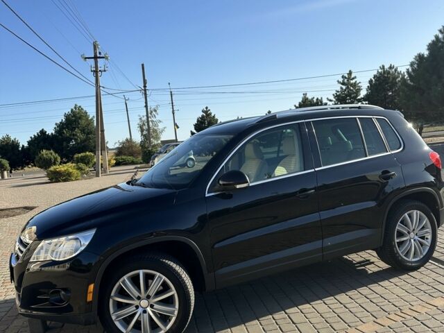 Черный Фольксваген Тигуан, объемом двигателя 2 л и пробегом 255 тыс. км за 10500 $, фото 1 на Automoto.ua