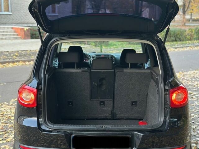 Черный Фольксваген Тигуан, объемом двигателя 2 л и пробегом 360 тыс. км за 5500 $, фото 15 на Automoto.ua