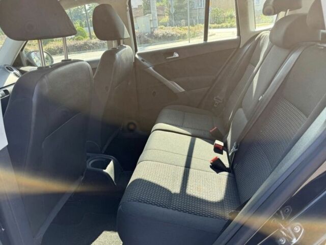 Черный Фольксваген Тигуан, объемом двигателя 2 л и пробегом 205 тыс. км за 4500 $, фото 6 на Automoto.ua