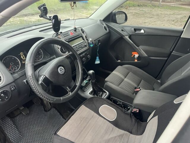 Черный Фольксваген Тигуан, объемом двигателя 2 л и пробегом 353 тыс. км за 6500 $, фото 3 на Automoto.ua