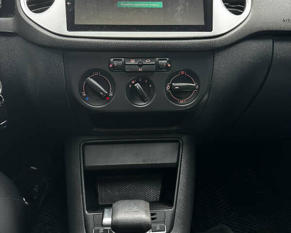 Черный Фольксваген Тигуан, объемом двигателя 1.97 л и пробегом 270 тыс. км за 12200 $, фото 9 на Automoto.ua