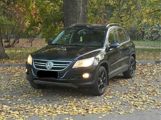 Черный Фольксваген Тигуан, объемом двигателя 2 л и пробегом 360 тыс. км за 5500 $, фото 1 на Automoto.ua