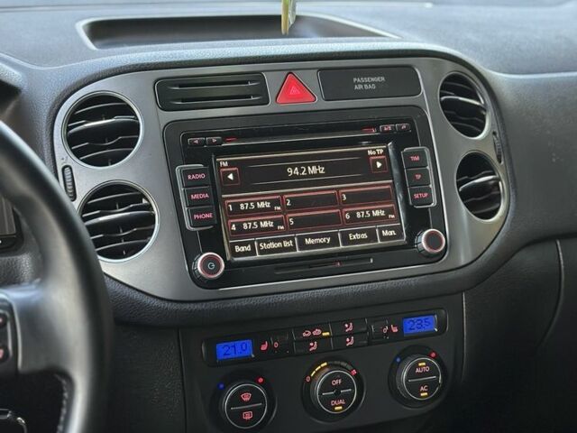 Черный Фольксваген Тигуан, объемом двигателя 2 л и пробегом 360 тыс. км за 5500 $, фото 13 на Automoto.ua