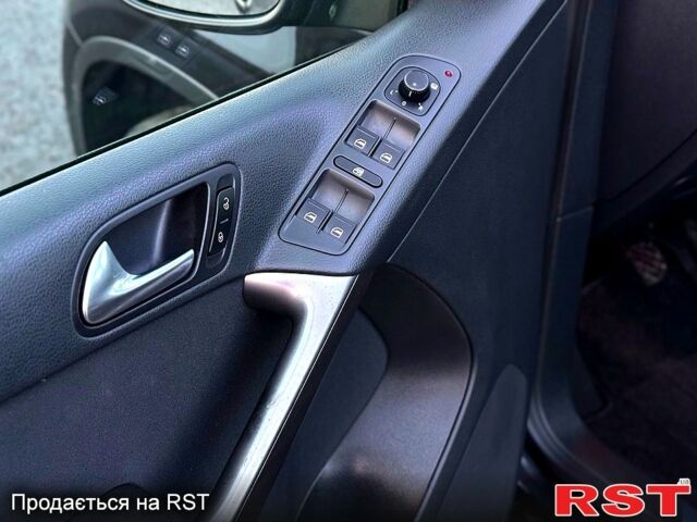 Чорний Фольксваген Тігуан, об'ємом двигуна 1.4 л та пробігом 121 тис. км за 9700 $, фото 10 на Automoto.ua