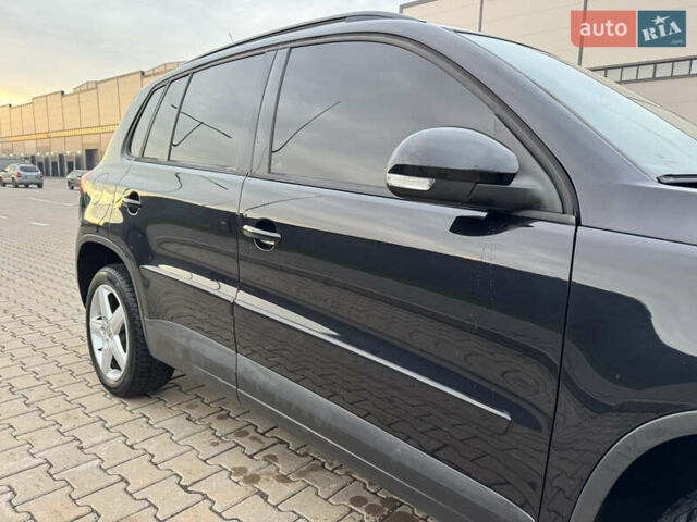 Чорний Фольксваген Тігуан, об'ємом двигуна 2 л та пробігом 290 тис. км за 10200 $, фото 10 на Automoto.ua