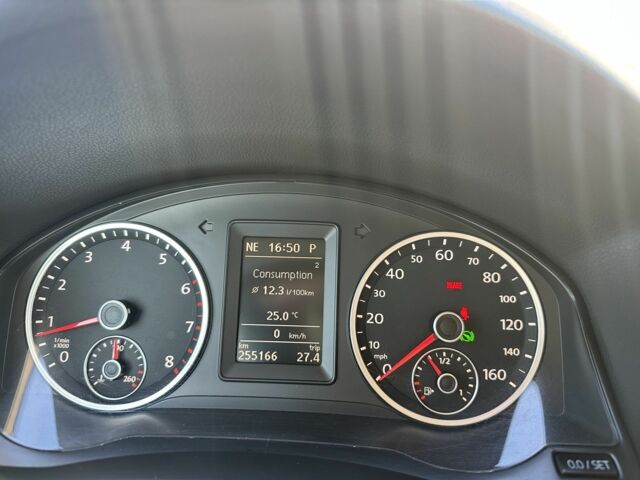 Черный Фольксваген Тигуан, объемом двигателя 2 л и пробегом 255 тыс. км за 10500 $, фото 6 на Automoto.ua