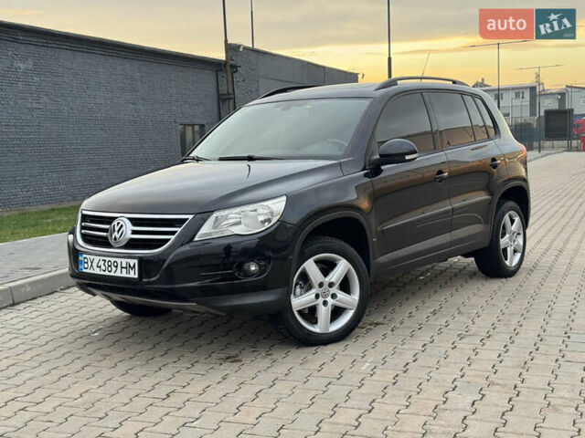 Чорний Фольксваген Тігуан, об'ємом двигуна 2 л та пробігом 290 тис. км за 10200 $, фото 2 на Automoto.ua
