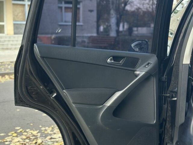 Черный Фольксваген Тигуан, объемом двигателя 2 л и пробегом 360 тыс. км за 5500 $, фото 7 на Automoto.ua