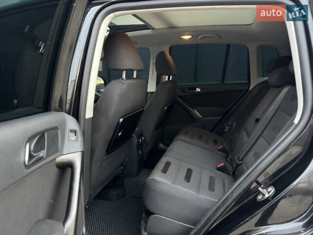 Чорний Фольксваген Тігуан, об'ємом двигуна 2 л та пробігом 290 тис. км за 10200 $, фото 28 на Automoto.ua