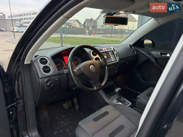 Чорний Фольксваген Тігуан, об'ємом двигуна 2 л та пробігом 290 тис. км за 10200 $, фото 24 на Automoto.ua