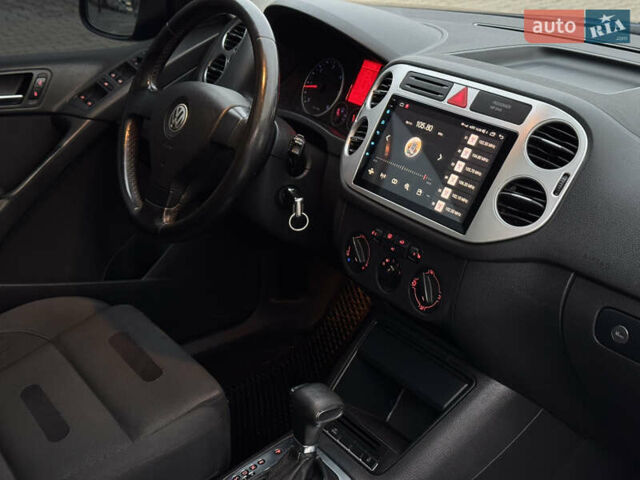 Чорний Фольксваген Тігуан, об'ємом двигуна 2 л та пробігом 290 тис. км за 10200 $, фото 34 на Automoto.ua