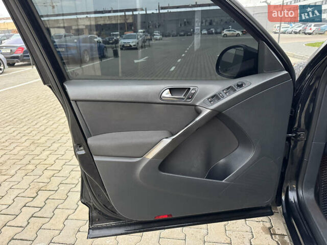 Чорний Фольксваген Тігуан, об'ємом двигуна 2 л та пробігом 290 тис. км за 10200 $, фото 23 на Automoto.ua