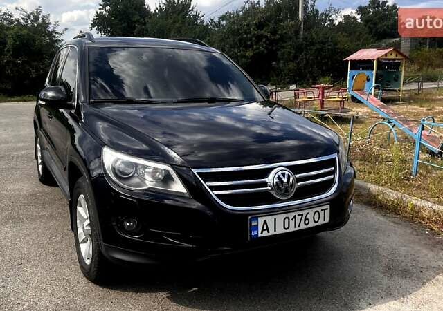 Чорний Фольксваген Тігуан, об'ємом двигуна 2 л та пробігом 245 тис. км за 11900 $, фото 7 на Automoto.ua