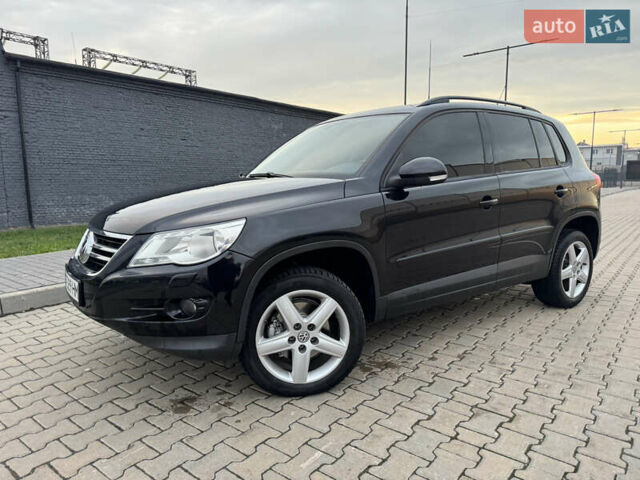 Чорний Фольксваген Тігуан, об'ємом двигуна 2 л та пробігом 290 тис. км за 10200 $, фото 5 на Automoto.ua