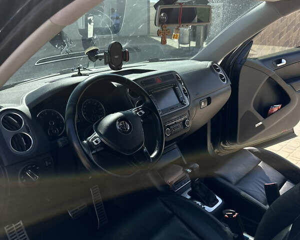 Чорний Фольксваген Тігуан, об'ємом двигуна 2 л та пробігом 270 тис. км за 11500 $, фото 6 на Automoto.ua