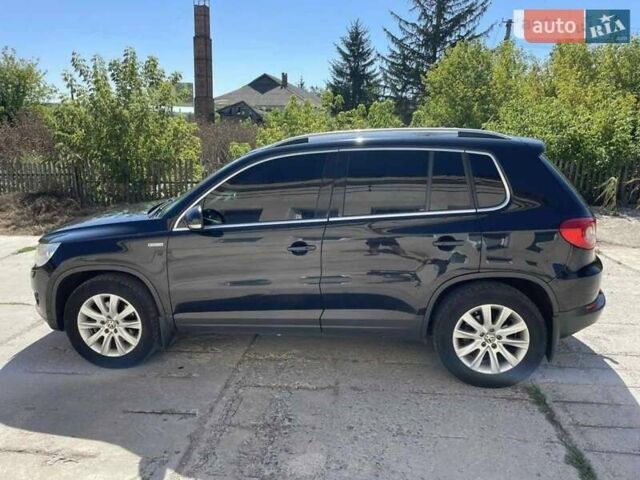 Чорний Фольксваген Тігуан, об'ємом двигуна 2 л та пробігом 300 тис. км за 9600 $, фото 1 на Automoto.ua