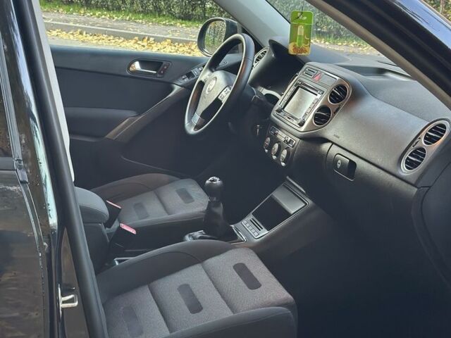 Черный Фольксваген Тигуан, объемом двигателя 2 л и пробегом 360 тыс. км за 5500 $, фото 8 на Automoto.ua