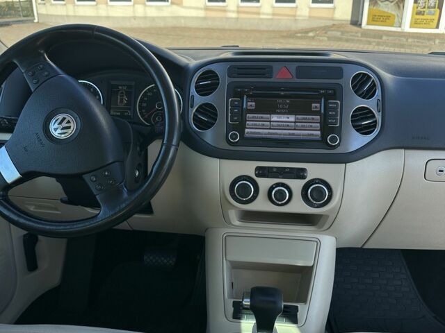 Черный Фольксваген Тигуан, объемом двигателя 2 л и пробегом 255 тыс. км за 10500 $, фото 9 на Automoto.ua