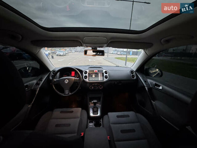 Чорний Фольксваген Тігуан, об'ємом двигуна 2 л та пробігом 290 тис. км за 10200 $, фото 29 на Automoto.ua