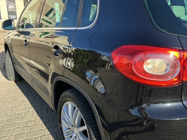 Черный Фольксваген Тигуан, объемом двигателя 2 л и пробегом 255 тыс. км за 10500 $, фото 3 на Automoto.ua