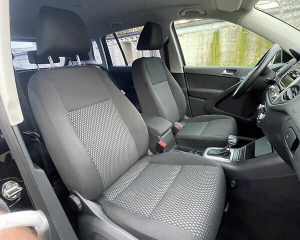 Чорний Фольксваген Тігуан, об'ємом двигуна 2 л та пробігом 157 тис. км за 9300 $, фото 8 на Automoto.ua