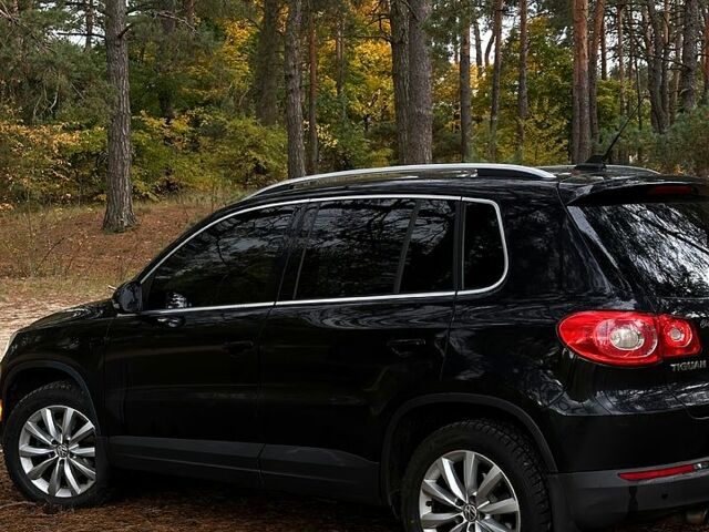 Черный Фольксваген Тигуан, объемом двигателя 2 л и пробегом 274 тыс. км за 10000 $, фото 2 на Automoto.ua