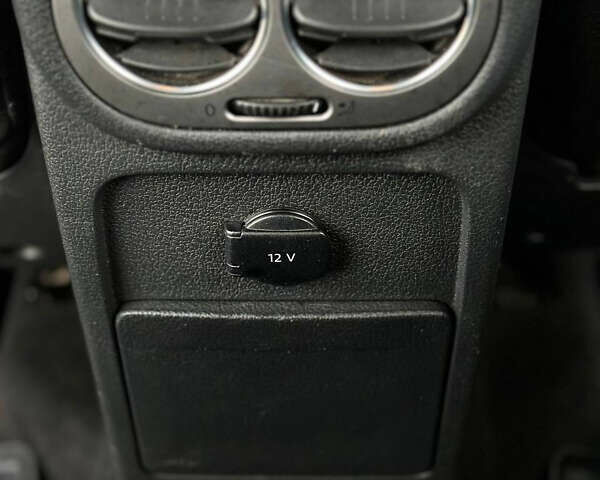 Черный Фольксваген Тигуан, объемом двигателя 1.97 л и пробегом 298 тыс. км за 11000 $, фото 14 на Automoto.ua