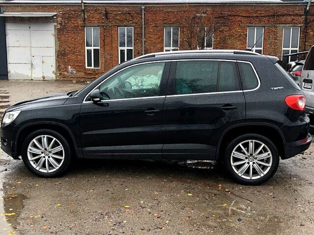 Черный Фольксваген Тигуан, объемом двигателя 2 л и пробегом 212 тыс. км за 11000 $, фото 2 на Automoto.ua