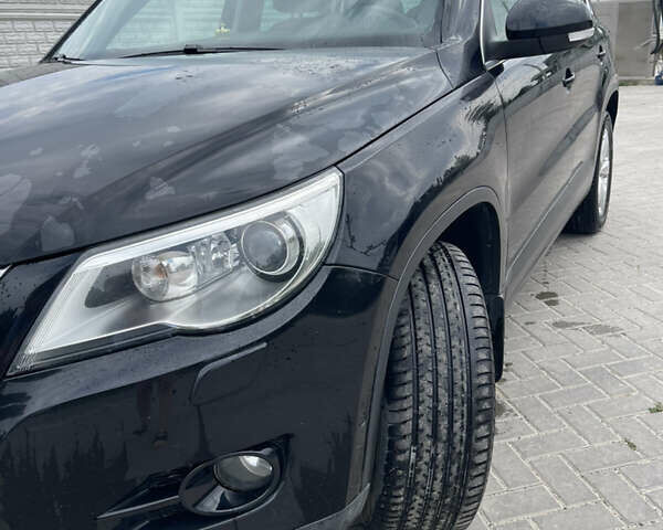 Черный Фольксваген Тигуан, объемом двигателя 1.97 л и пробегом 209 тыс. км за 12500 $, фото 1 на Automoto.ua