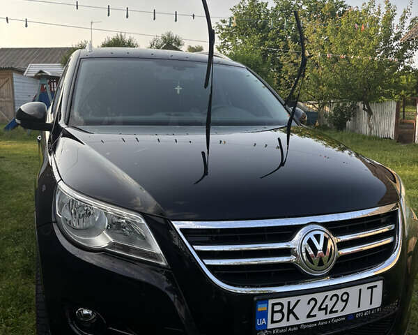 Черный Фольксваген Тигуан, объемом двигателя 1.39 л и пробегом 204 тыс. км за 9700 $, фото 1 на Automoto.ua