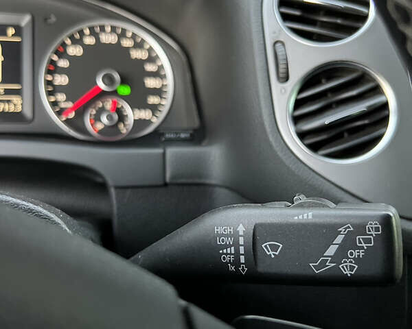 Черный Фольксваген Тигуан, объемом двигателя 1.97 л и пробегом 265 тыс. км за 12300 $, фото 15 на Automoto.ua