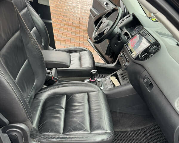 Чорний Фольксваген Тігуан, об'ємом двигуна 2 л та пробігом 285 тис. км за 13500 $, фото 12 на Automoto.ua