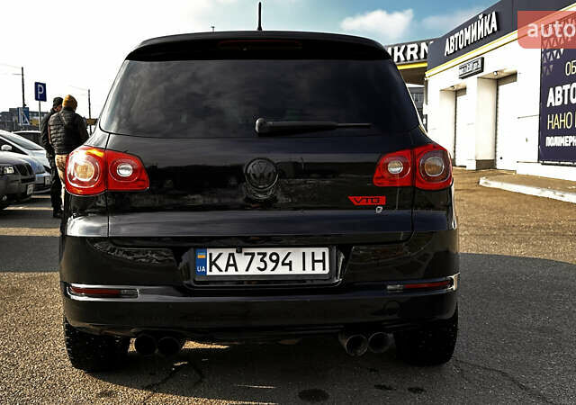 Черный Фольксваген Тигуан, объемом двигателя 2 л и пробегом 225 тыс. км за 9400 $, фото 6 на Automoto.ua