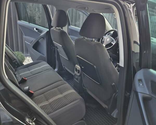 Чорний Фольксваген Тігуан, об'ємом двигуна 2 л та пробігом 218 тис. км за 9300 $, фото 2 на Automoto.ua