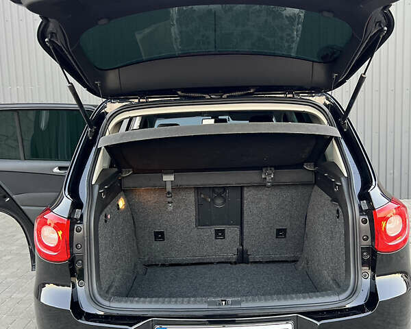 Черный Фольксваген Тигуан, объемом двигателя 1.97 л и пробегом 265 тыс. км за 12300 $, фото 30 на Automoto.ua