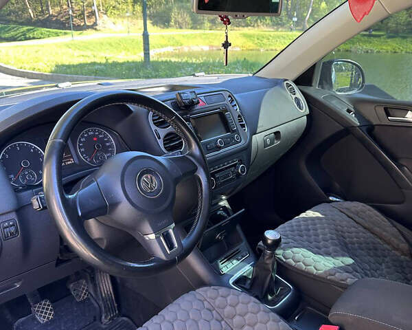 Черный Фольксваген Тигуан, объемом двигателя 2 л и пробегом 317 тыс. км за 10900 $, фото 23 на Automoto.ua