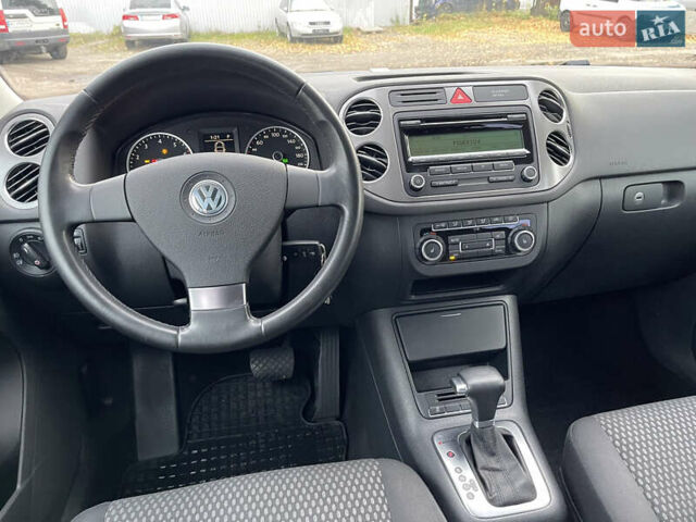 Чорний Фольксваген Тігуан, об'ємом двигуна 2 л та пробігом 157 тис. км за 9300 $, фото 16 на Automoto.ua