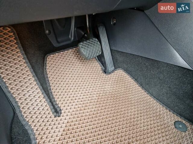 Черный Фольксваген Тигуан, объемом двигателя 2 л и пробегом 195 тыс. км за 13650 $, фото 19 на Automoto.ua