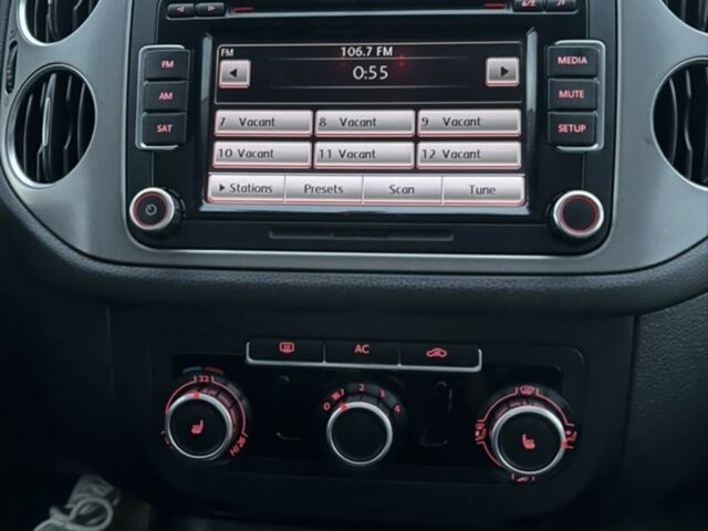 Чорний Фольксваген Тігуан, об'ємом двигуна 2 л та пробігом 250 тис. км за 8500 $, фото 2 на Automoto.ua