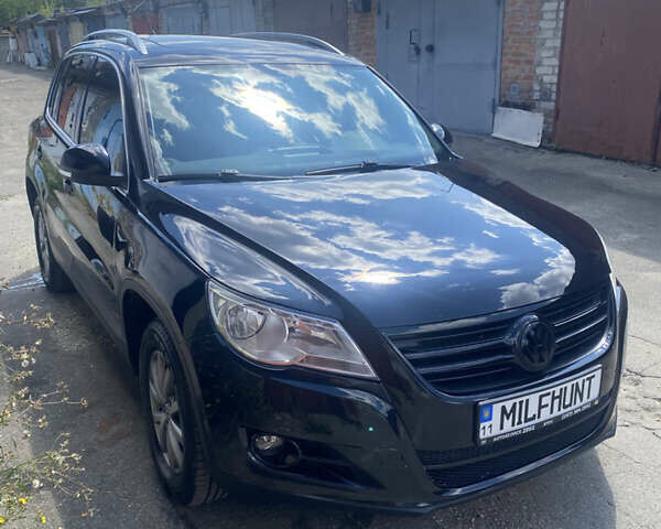 Черный Фольксваген Тигуан, объемом двигателя 2 л и пробегом 158 тыс. км за 10800 $, фото 1 на Automoto.ua