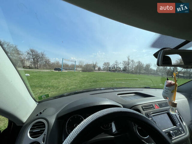 Чорний Фольксваген Тігуан, об'ємом двигуна 2 л та пробігом 260 тис. км за 13000 $, фото 17 на Automoto.ua