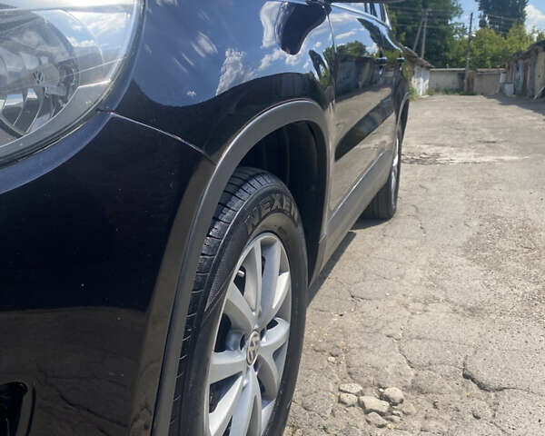 Черный Фольксваген Тигуан, объемом двигателя 2 л и пробегом 158 тыс. км за 10800 $, фото 3 на Automoto.ua