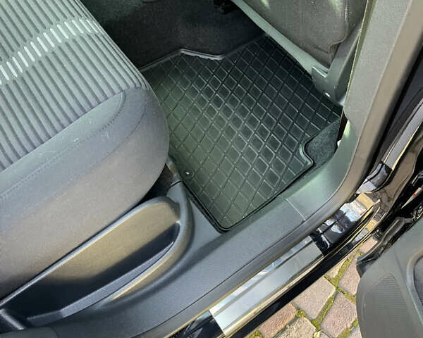 Чорний Фольксваген Тігуан, об'ємом двигуна 2 л та пробігом 170 тис. км за 13900 $, фото 12 на Automoto.ua