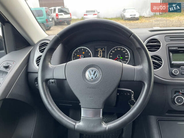 Чорний Фольксваген Тігуан, об'ємом двигуна 2 л та пробігом 157 тис. км за 9300 $, фото 18 на Automoto.ua