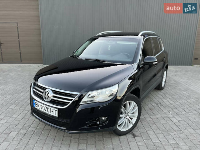 Черный Фольксваген Тигуан, объемом двигателя 1.97 л и пробегом 265 тыс. км за 12300 $, фото 2 на Automoto.ua