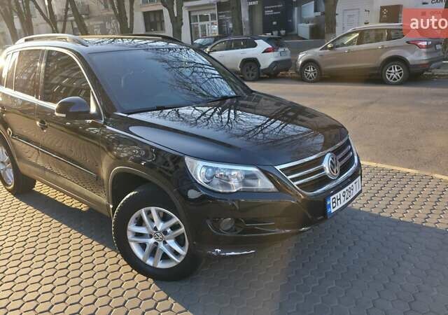 Чорний Фольксваген Тігуан, об'ємом двигуна 1.97 л та пробігом 148 тис. км за 13500 $, фото 1 на Automoto.ua