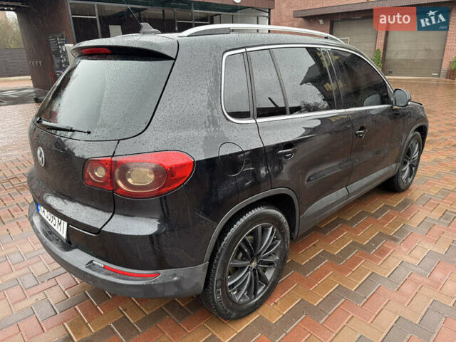 Чорний Фольксваген Тігуан, об'ємом двигуна 2 л та пробігом 285 тис. км за 13500 $, фото 4 на Automoto.ua