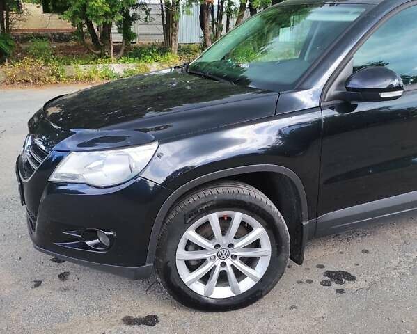 Черный Фольксваген Тигуан, объемом двигателя 2 л и пробегом 269 тыс. км за 12300 $, фото 8 на Automoto.ua