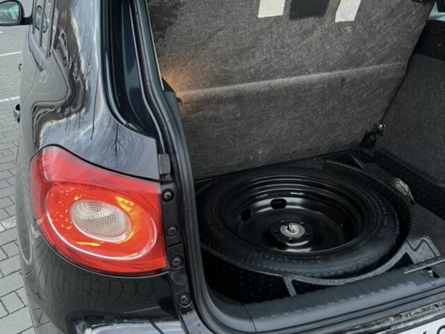 Чорний Фольксваген Тігуан, об'ємом двигуна 2 л та пробігом 250 тис. км за 8500 $, фото 4 на Automoto.ua